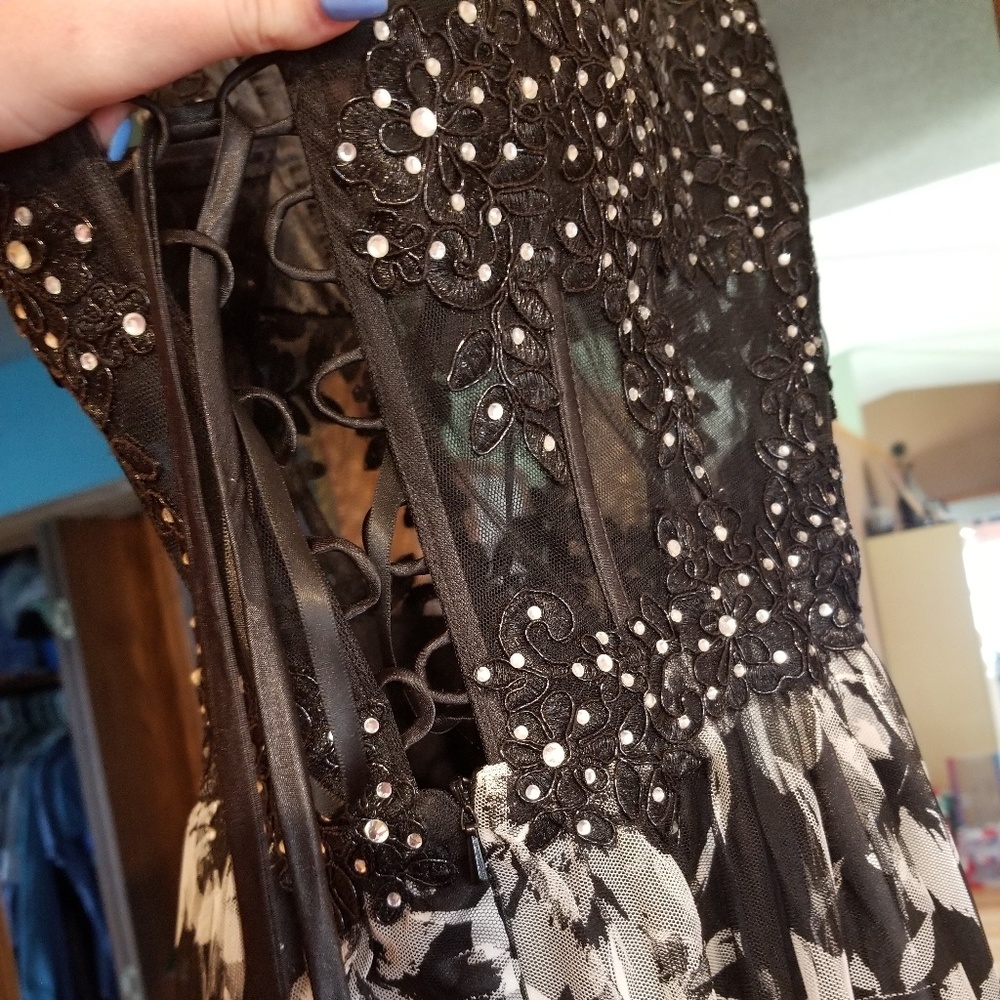 Dress - Picture 3 of 5